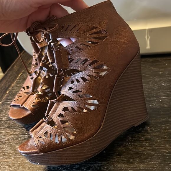 Brown wedge heels - Picture 9 of 13